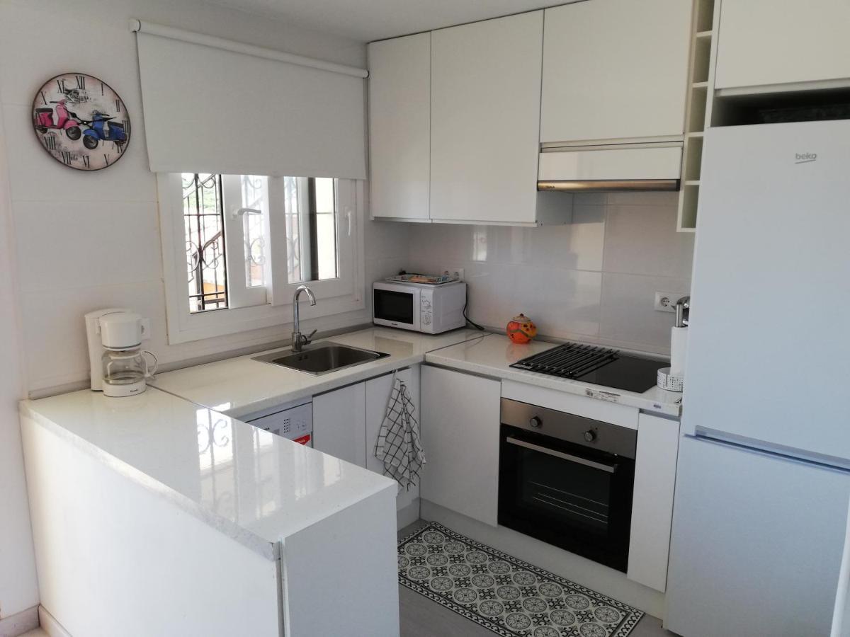 Estupendo Apartamento En Muy Buena Zona Appartamento L' Escala Esterno foto