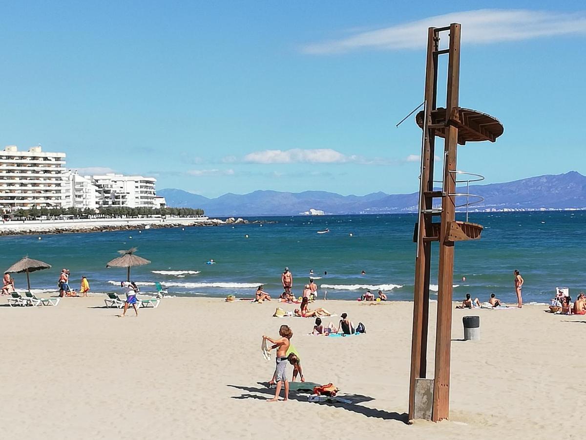 Estupendo Apartamento En Muy Buena Zona Appartamento L' Escala Esterno foto